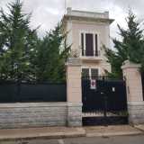 Ma le sorprese non finiscono qui. Mesi fa Tatkov ci rifer� di essere a conoscenza del nome dell�edificio di Palese in cui aveva trovato ospitalit� Tito. �Si trattava di Villa Vellina o Verina�, disse. E noi quella dimora l�abbiamo finalmente scovata. Si erge in via Volpe, � in buone condizioni e si presenta con un color rosa confetto